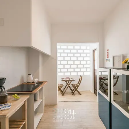 Checkincheckout City Center 2 *